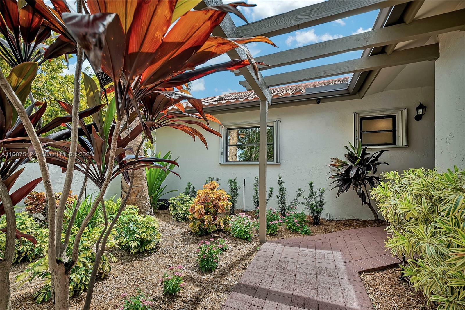 Property Photo: 8573 SW 115th Ct FL 33173