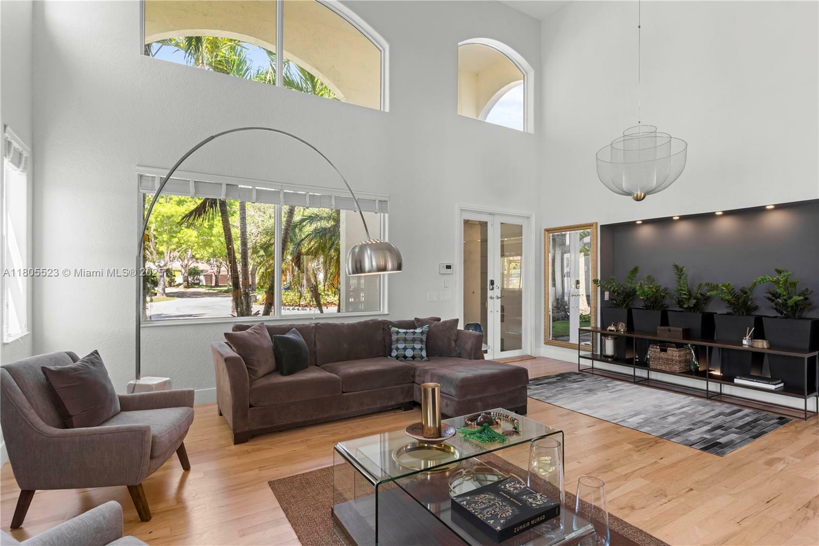Property Photo: 3905 Pinecrest Ct FL 33331