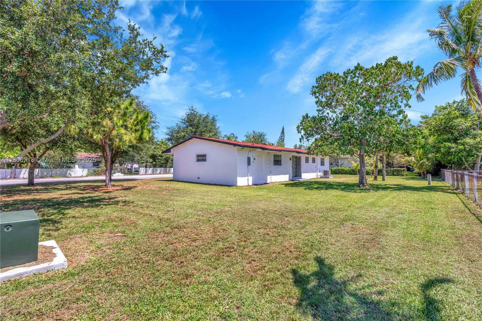 Property Photo: 6250 SW 58th Pl FL 33143