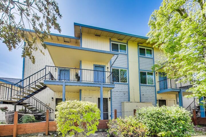 Property Photo: 1050 Forselles Way CA 94544