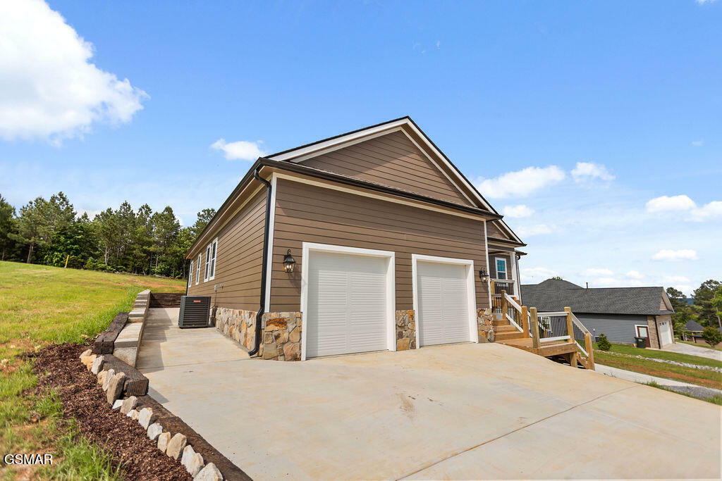Property Photo: 104 County Road 3050 TN 37303