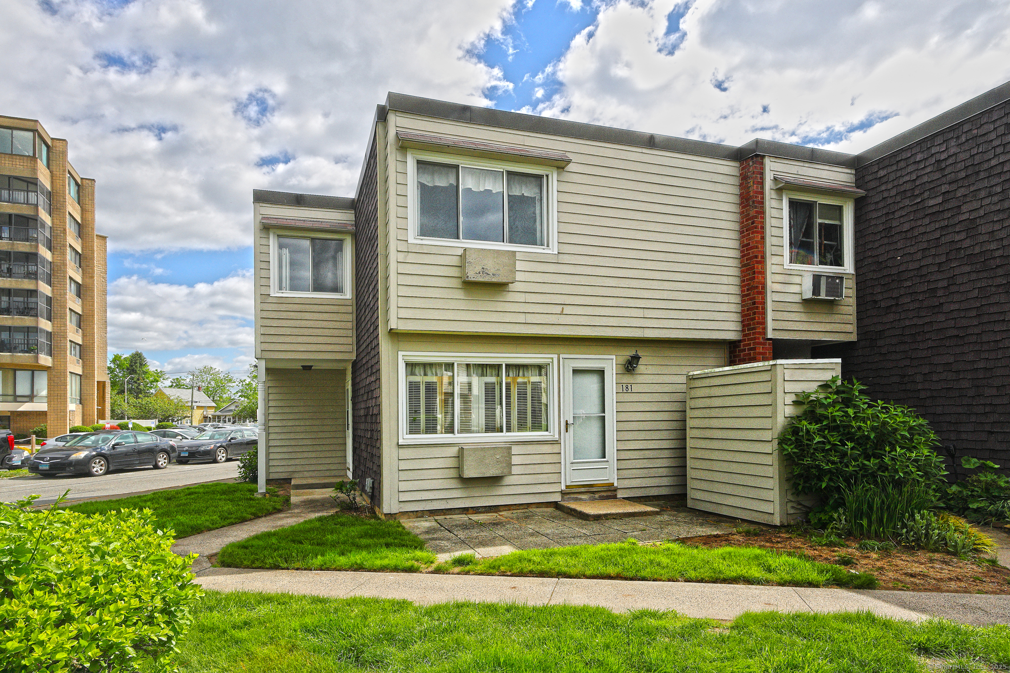 Property Photo: 181 West Walk 181 CT 06516