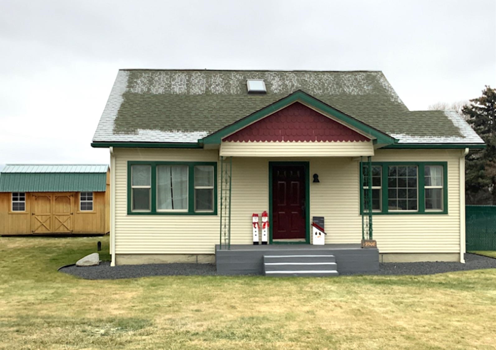 Property Photo: 19508 E Buckeye Ave WA 99027