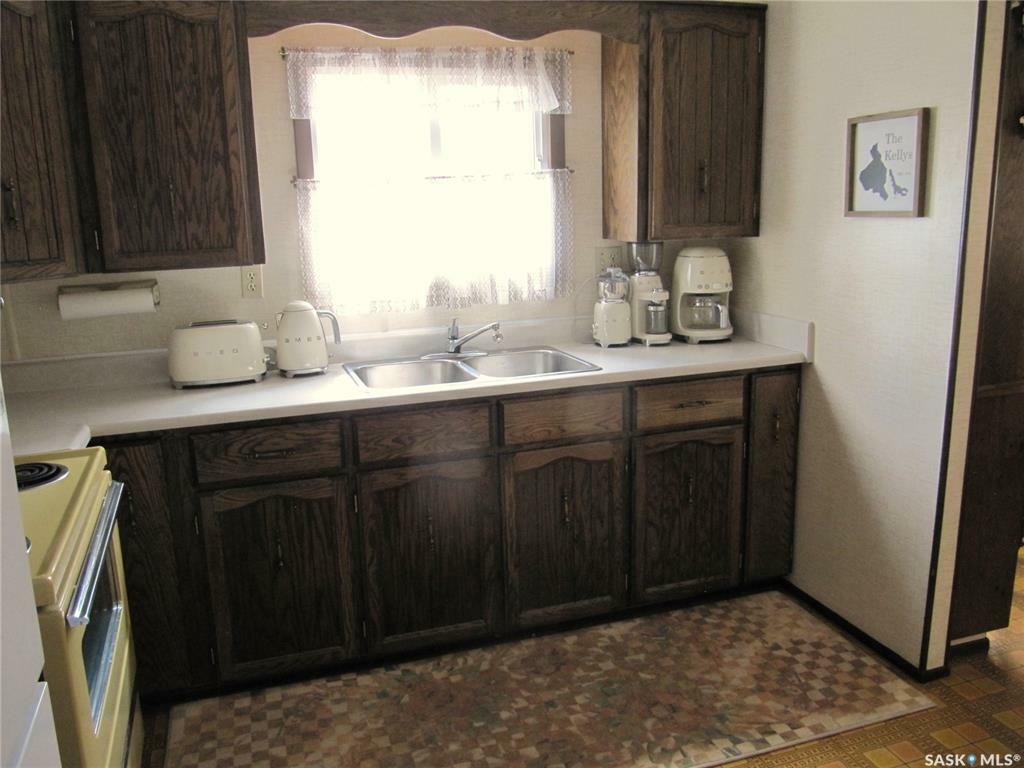 Property Photo:  4 Highland Avenue  SK S0M 0C4 