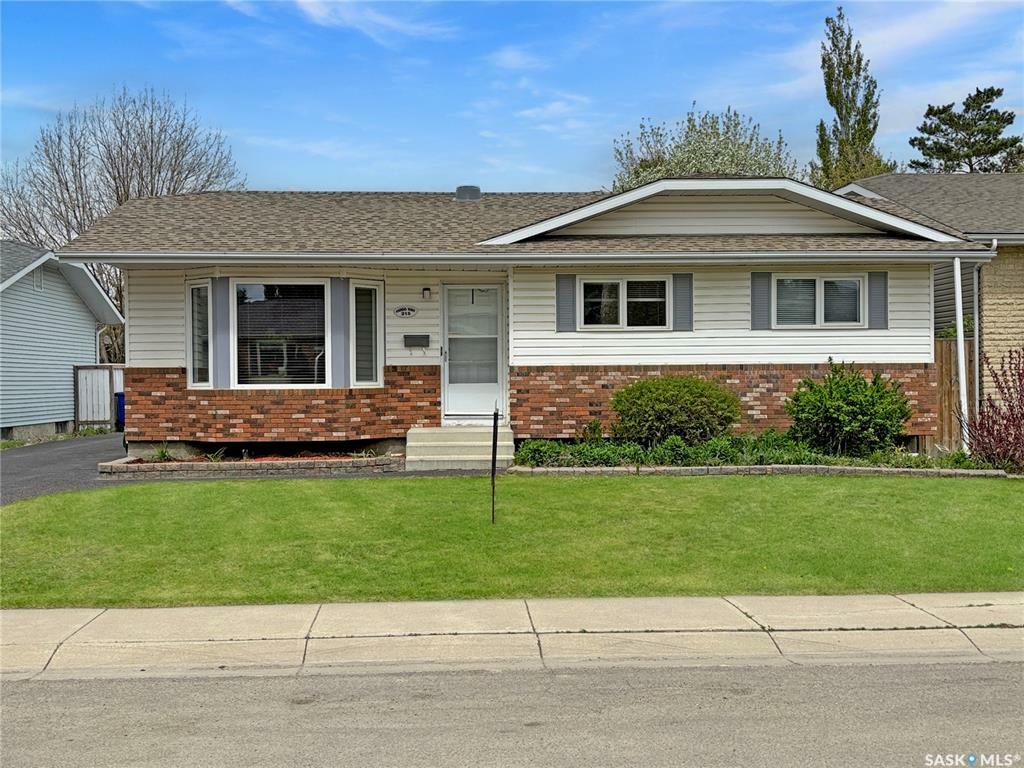 215 Hogg Way  Saskatoon SK S7N 3W4 photo