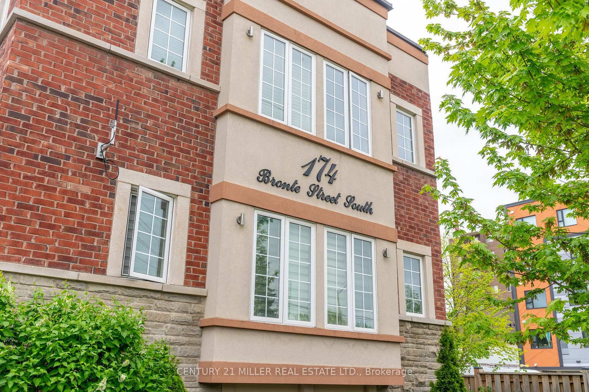 Property Photo:  174 Bronte Street S 101  ON L9T 1Y8 