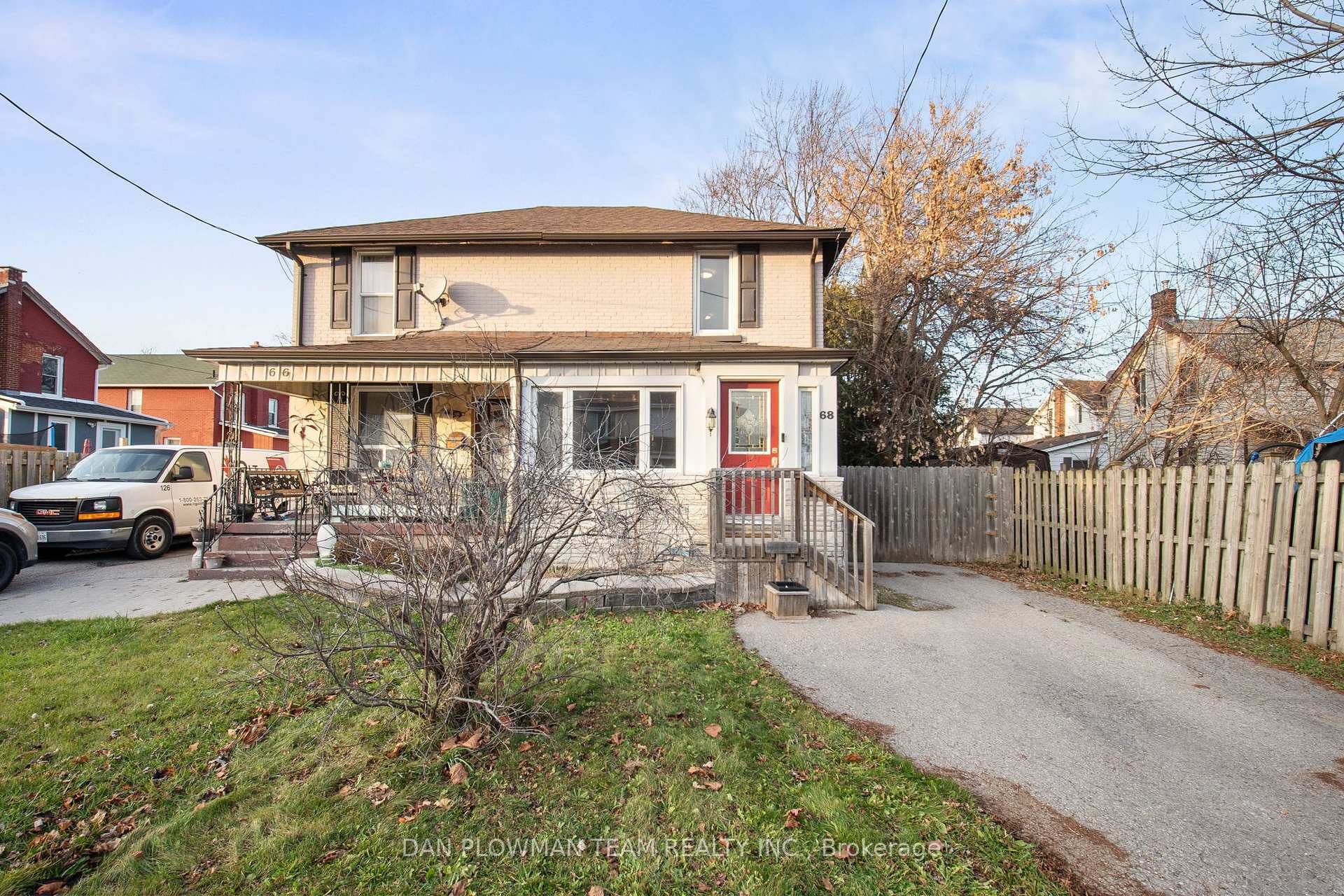 Property Photo: 68 Third Avenue ON L1H 3A5