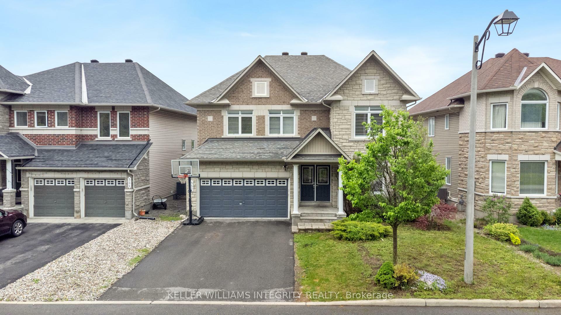 Photo de la propriété: 357 Langrell Crescent ON K2J 5R8
