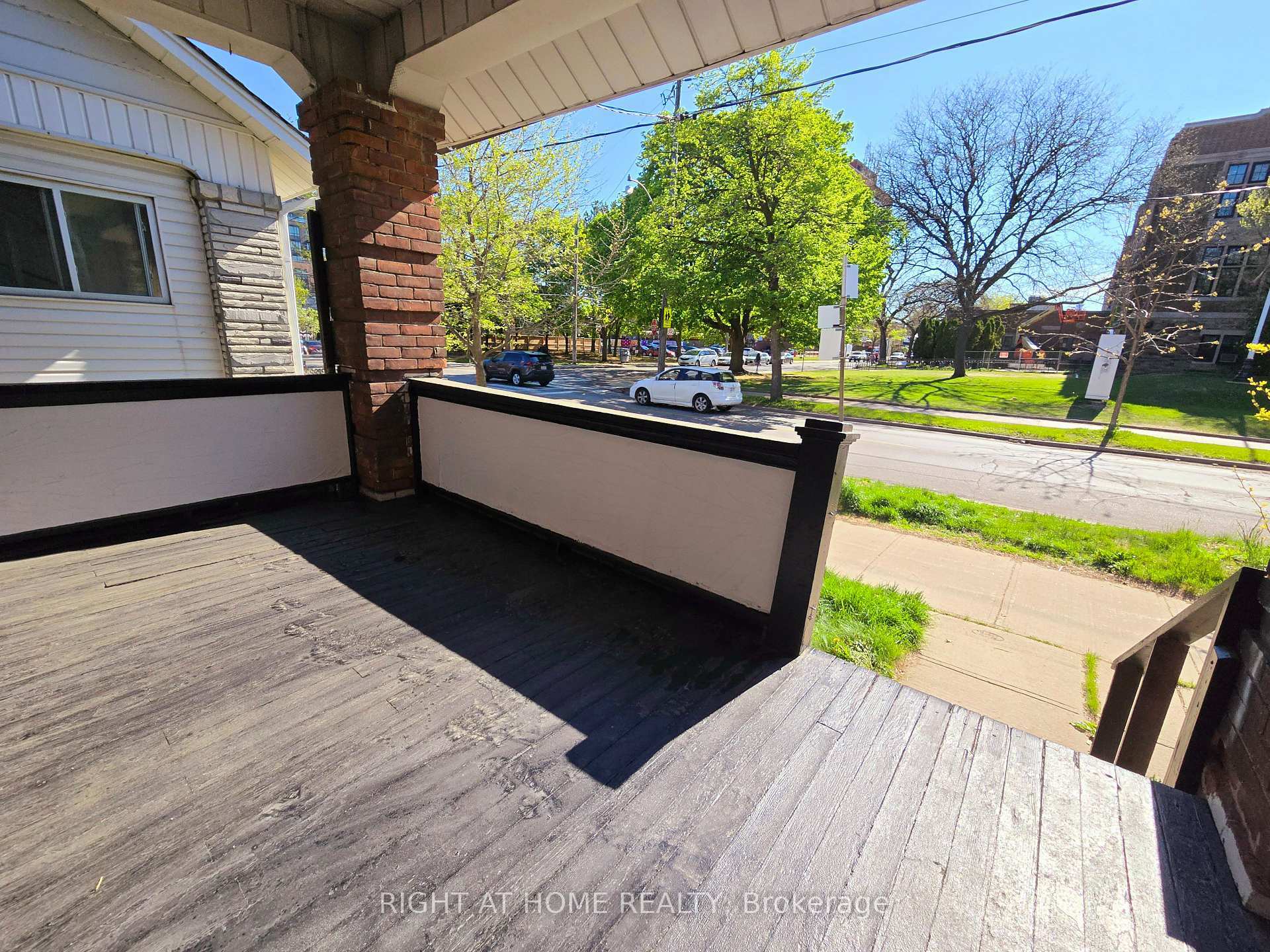 Photo de la propriété: 685 Greenwood Avenue Upper ON M4J 4B6