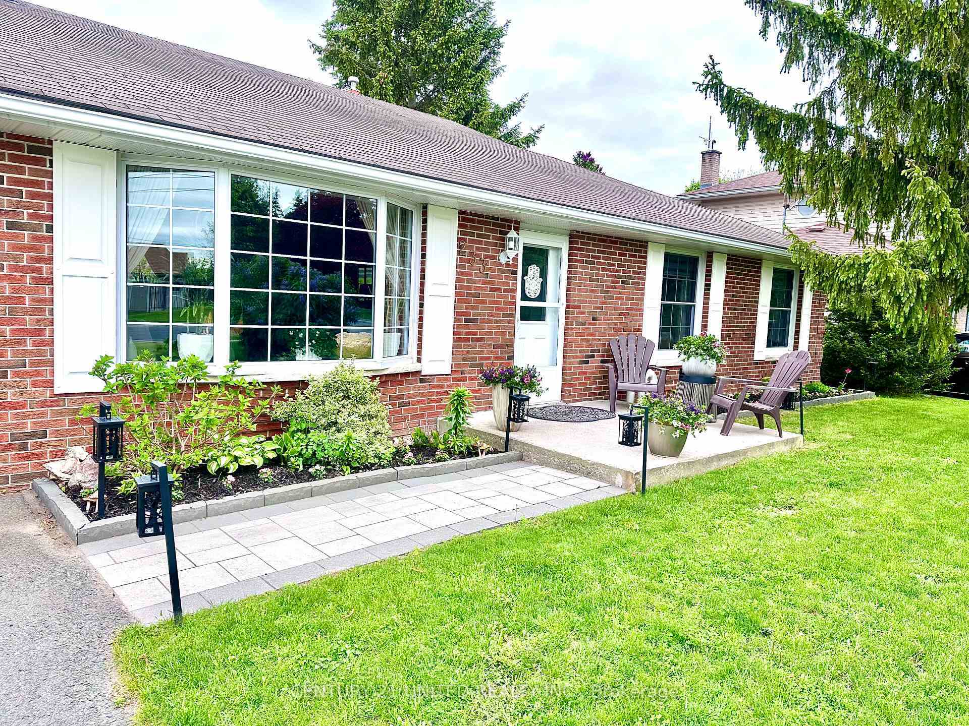 Property Photo: 233 Market Street ON K0L 1L0