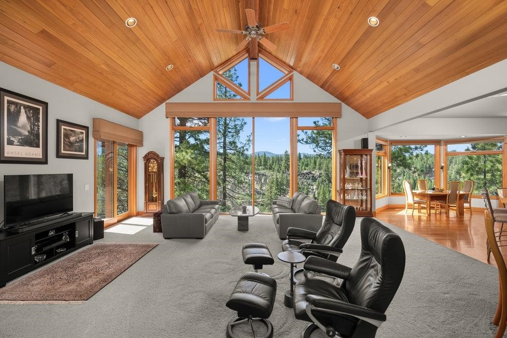 Property Photo: 402 Falling Water CA 96106