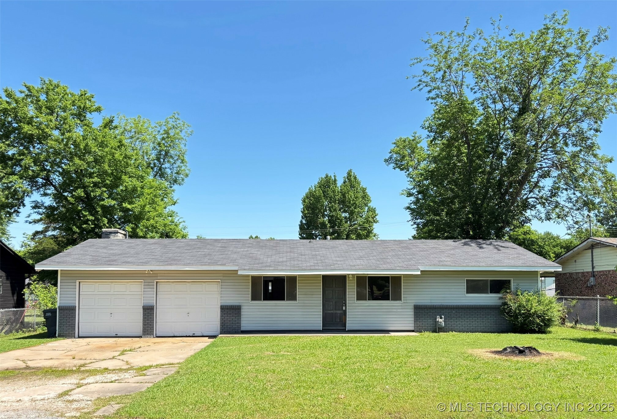 Property Photo: 1107 SE 5th Street OK 74467
