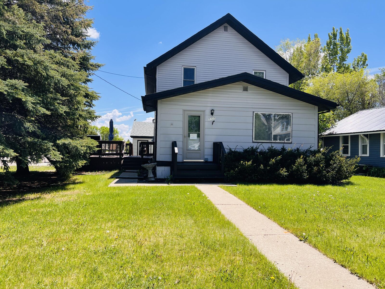 Property Photo:  1222 SE 10th Ave  SD 57401 