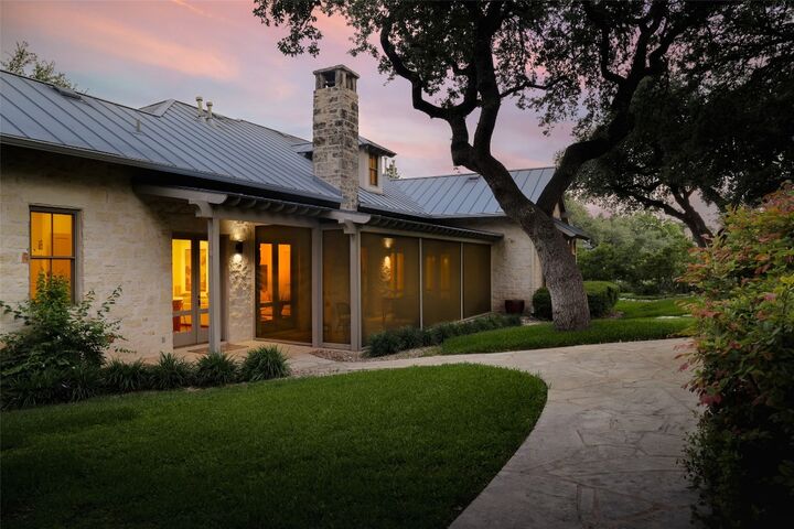 Property Photo: 3020 Maravillas Loop TX 78735