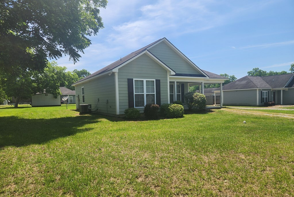 Property Photo: 1230 NE Ballpark Avenue GA 39842