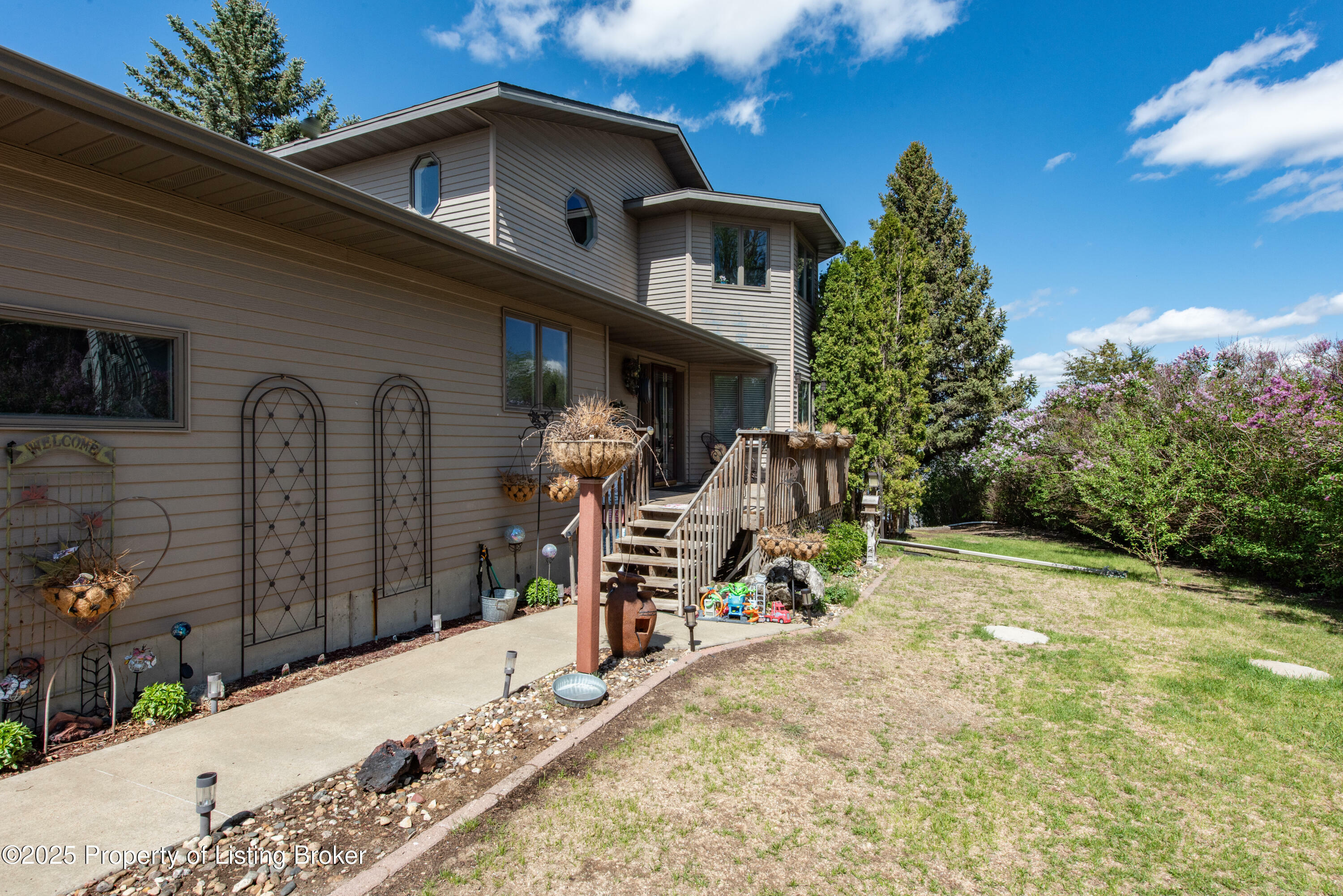 Property Photo: 32 Littlehales Court ND 58601