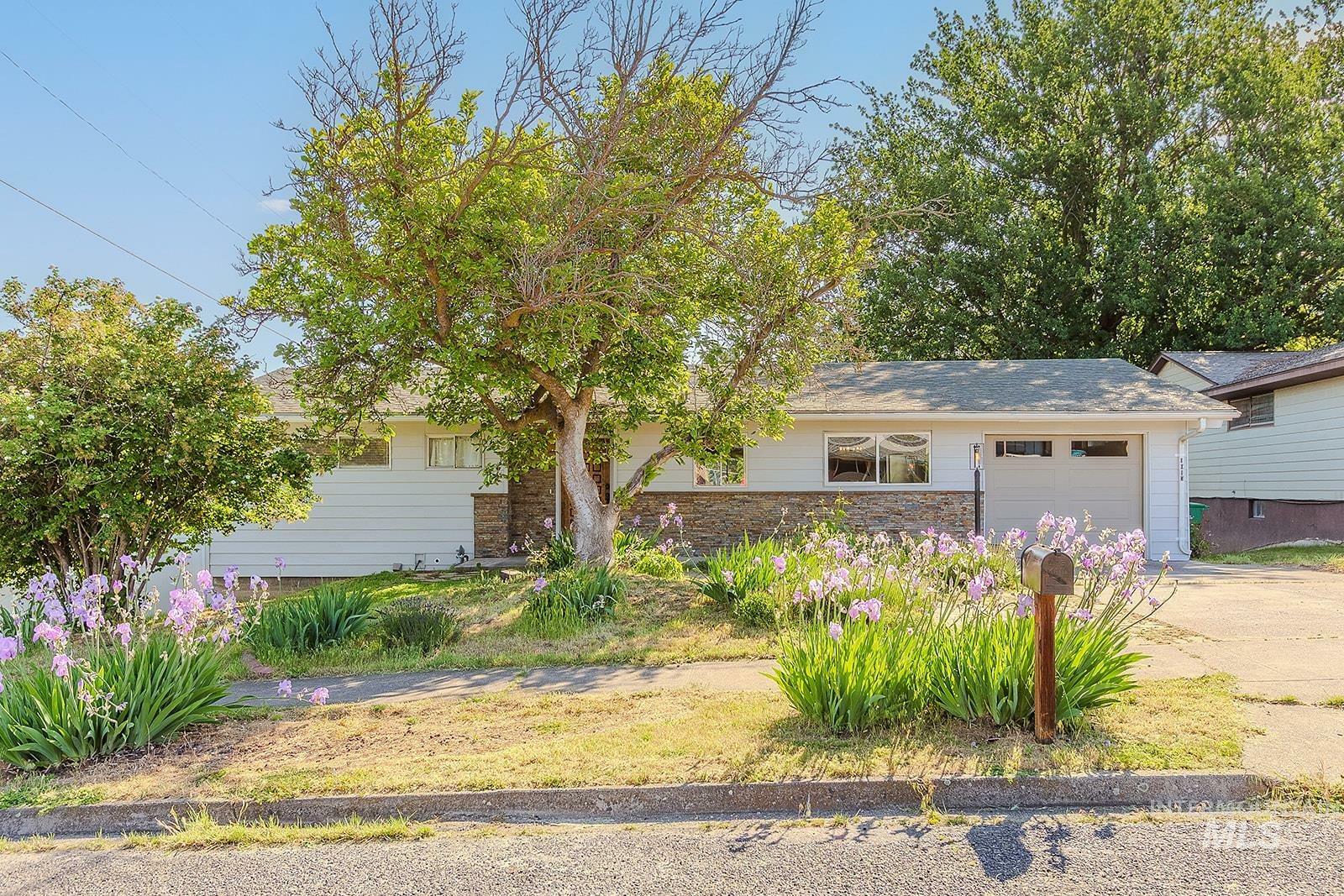 Property Photo: 1015 24th Street ID 83501