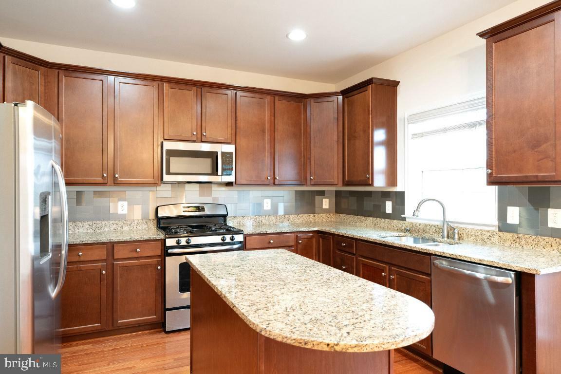 Property Photo: 25120 Sweet Myrtle Square VA 20105