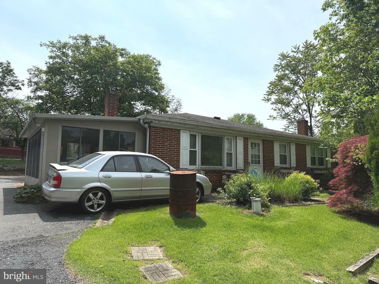Property Photo: 446 N Nyes Road PA 17112