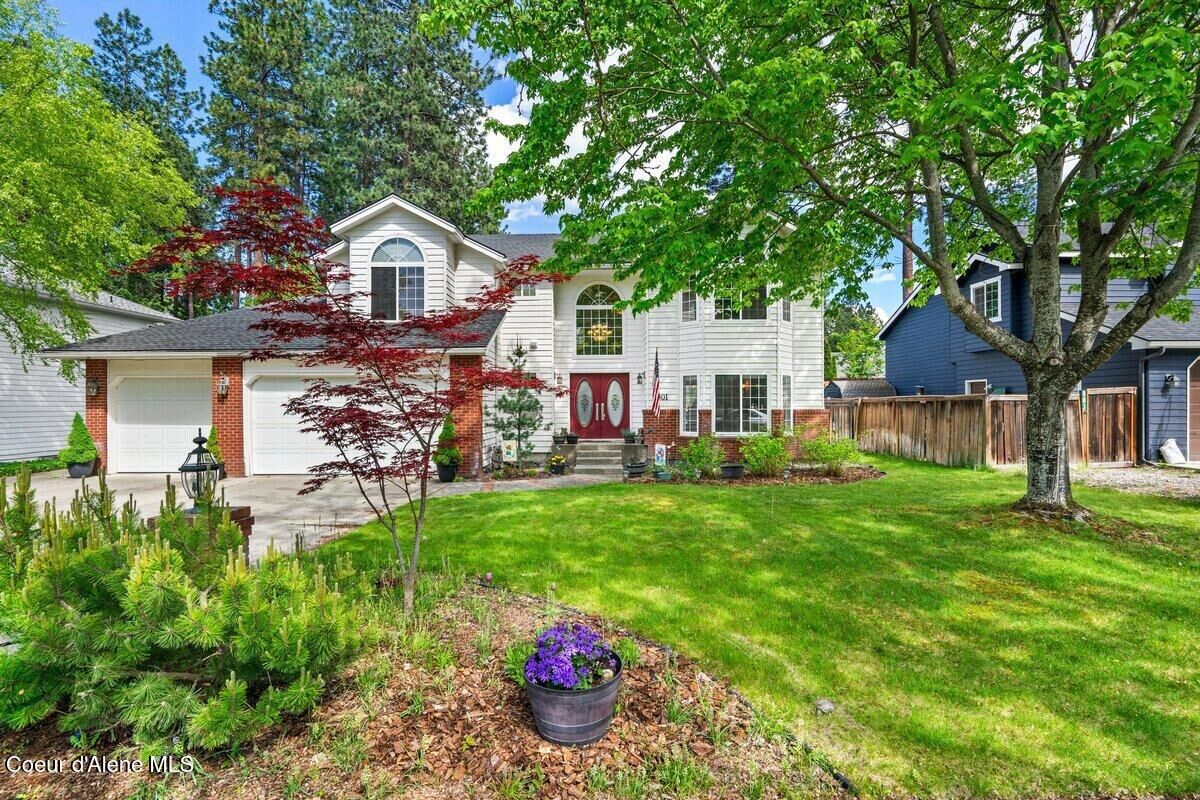 Property Photo:  801 S Riverside Harbor Dr  ID 83854 