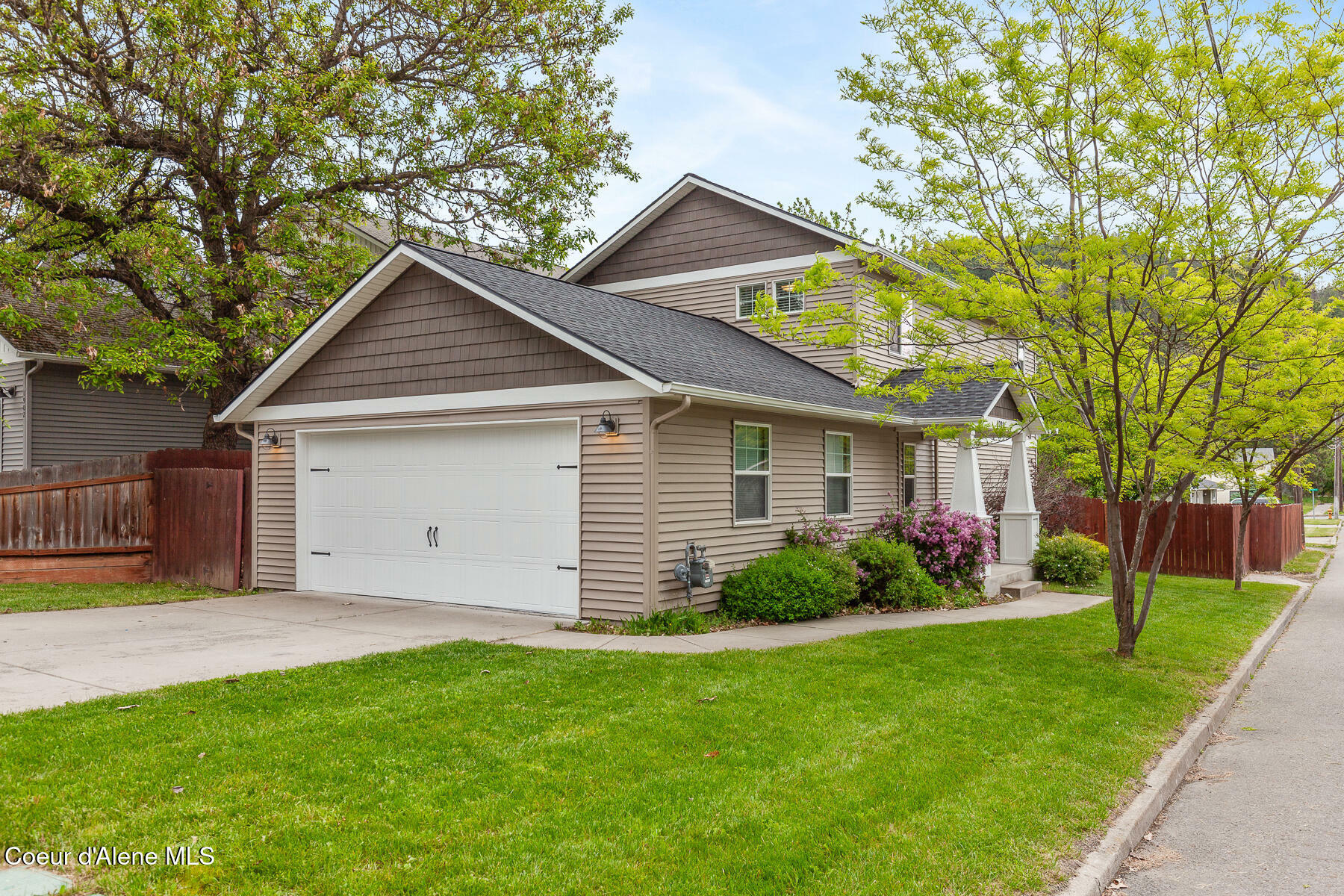 Property Photo:  1201 E Locust Ave  ID 83814 