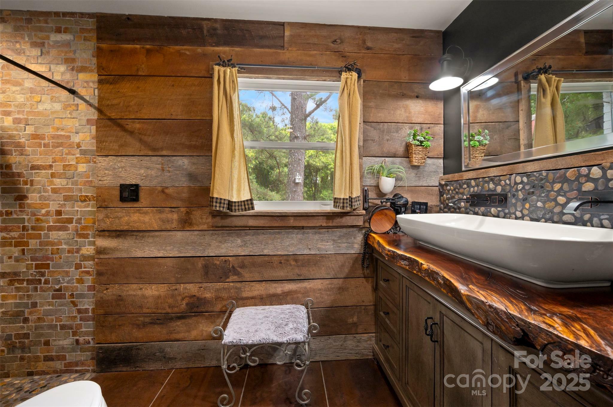 Property Photo: 64 Persimmon Hill Drive 4 NC 28722