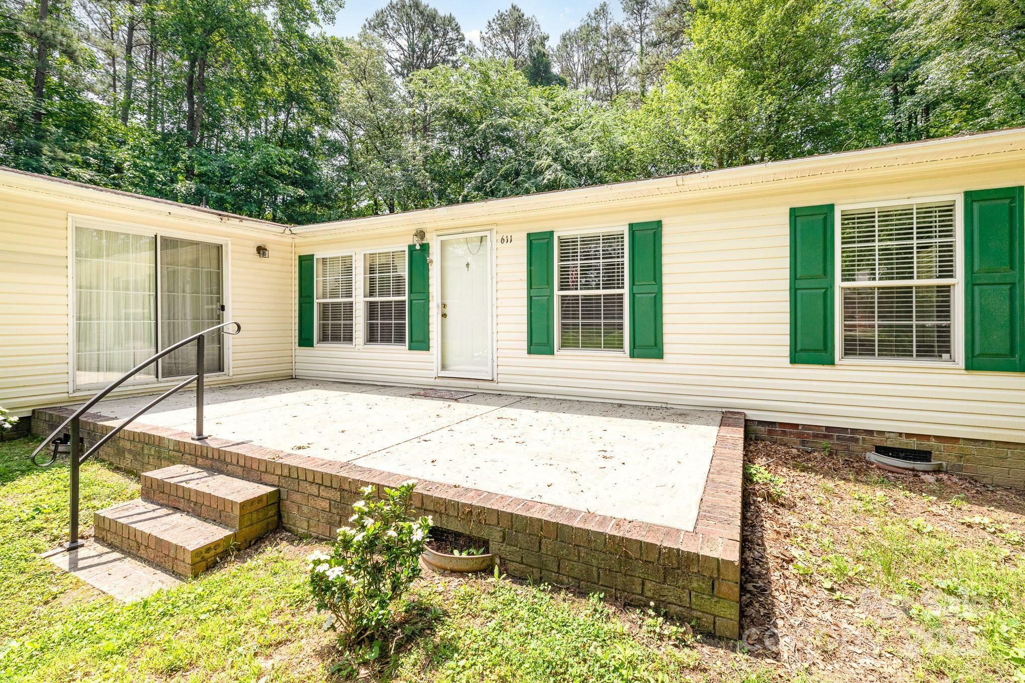 Property Photo:  611 W Robinson Street  NC 28034 