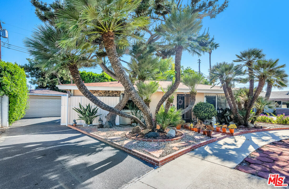 Property Photo: 13016 Stagg St CA 91605
