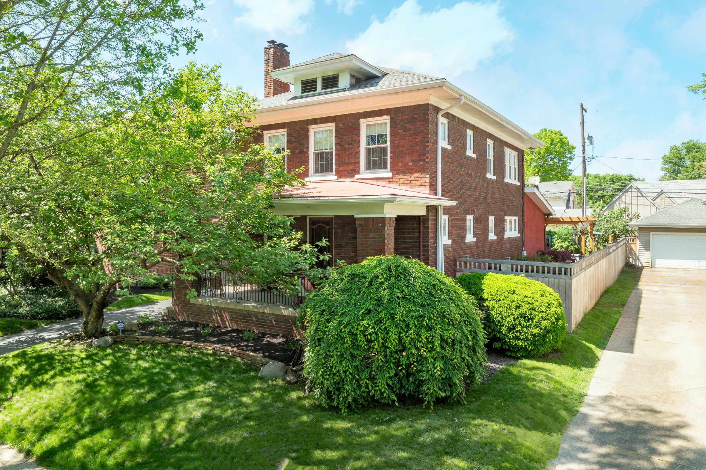Property Photo: 2454 Seneca Park Place OH 43209