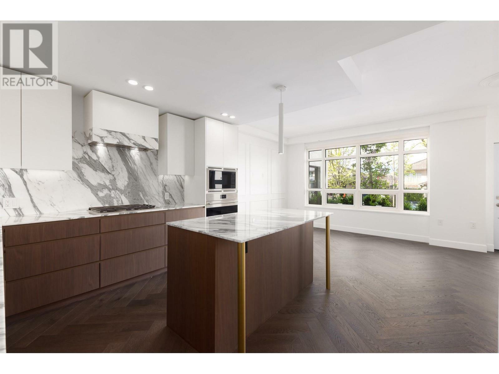 Property Photo: 3668 West 10th Avenue 101 BC V6R 0G4