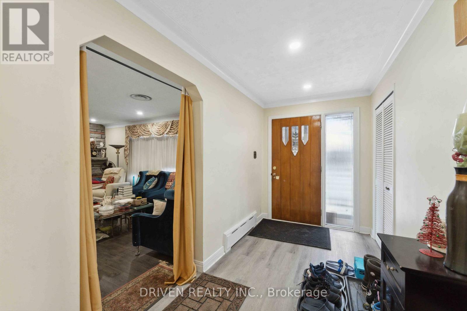 Property Photo: 1266 Walkley Road ON K1V 6P7
