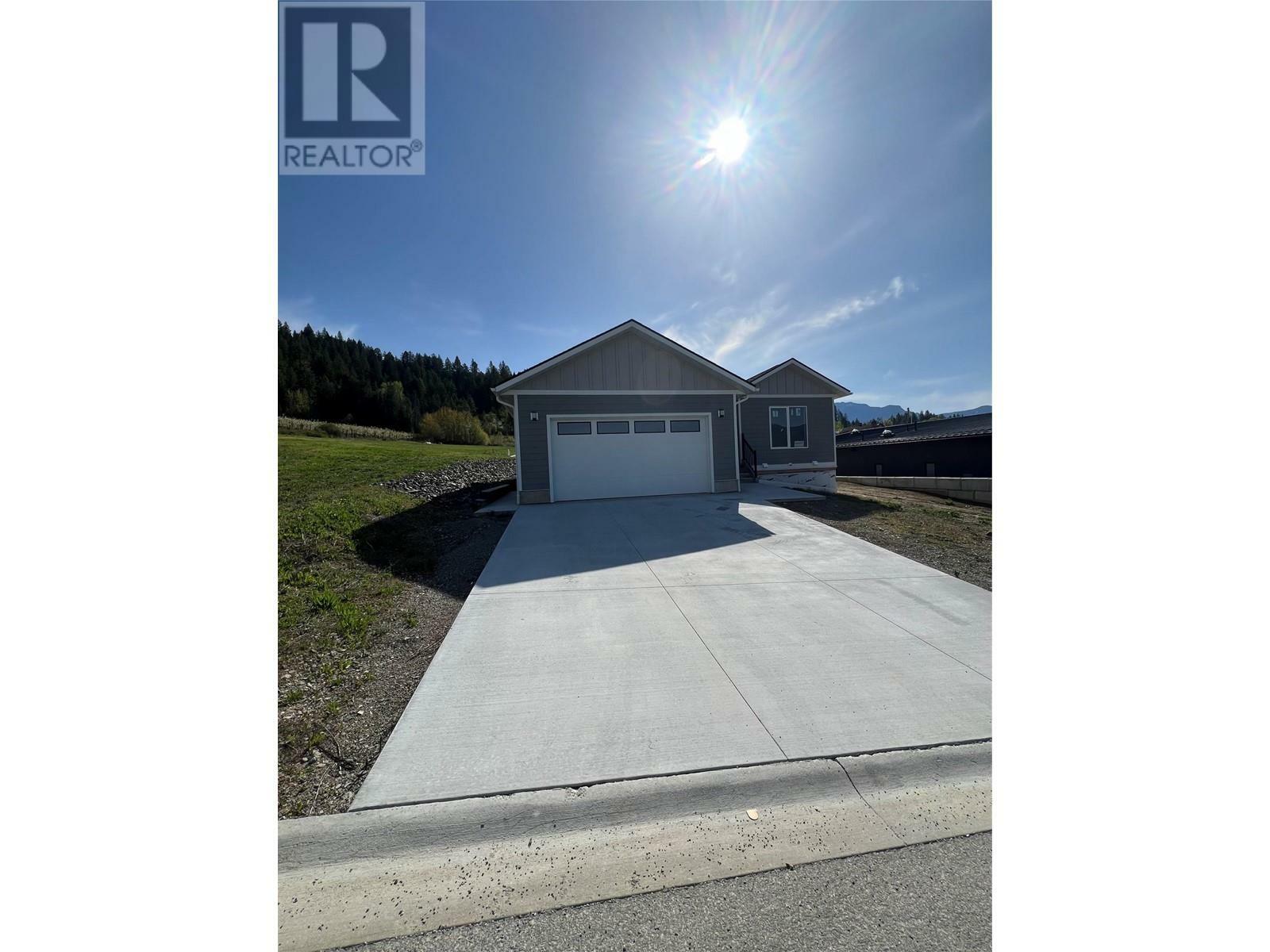 712 Mountain View Crescent  Creston BC V0B 1G5 photo