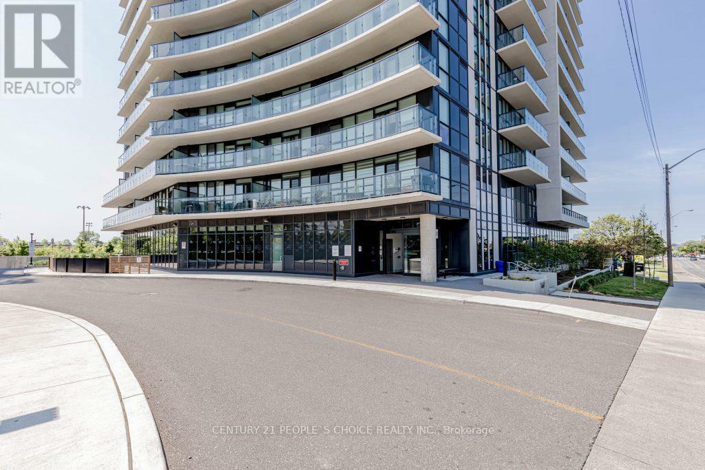 Property Photo:  1461 Lawrence Avenue West 1907  ON M6L 0A6 