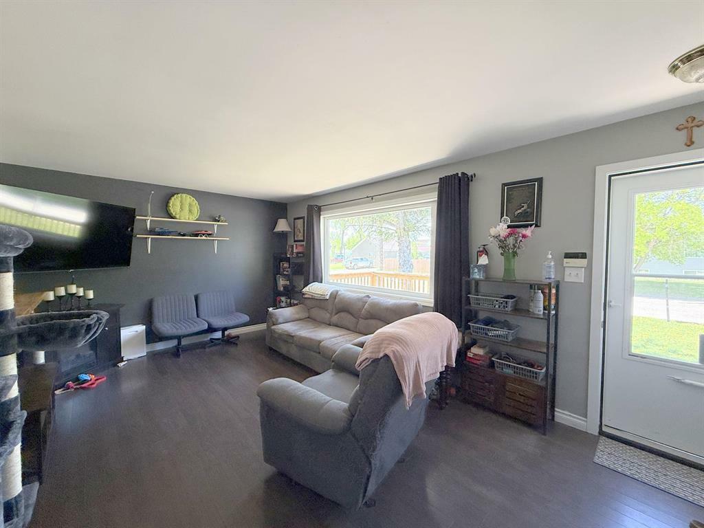 Property Photo:  8 17th Street Northwest  MB R1N 2X3 