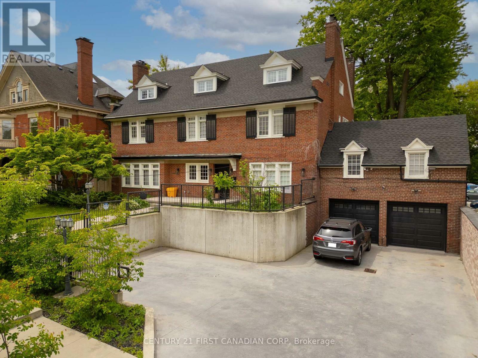 Property Photo: 653 Talbot Street ON N6A 2T6