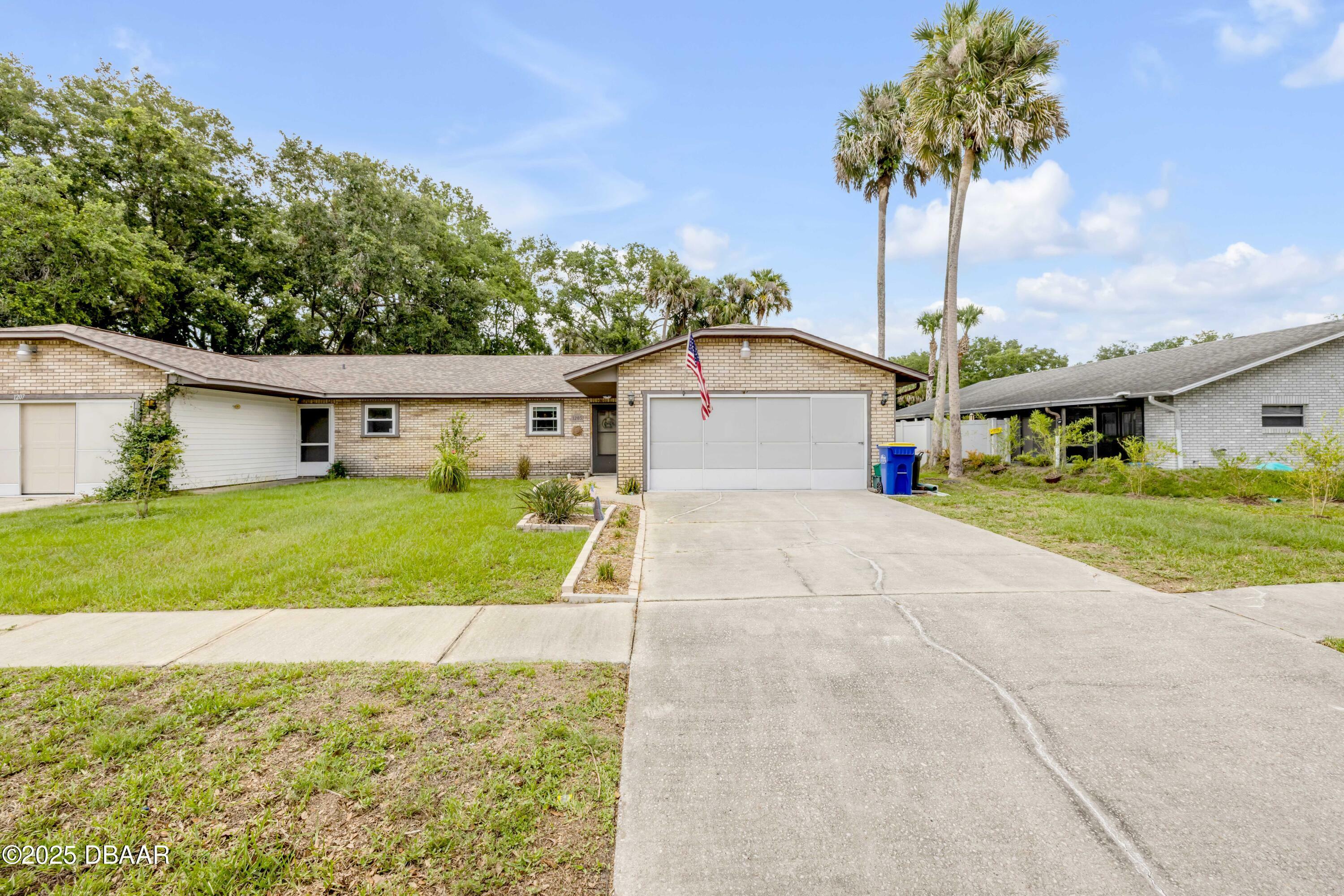 Property Photo: 1205 Bond Street FL 32132