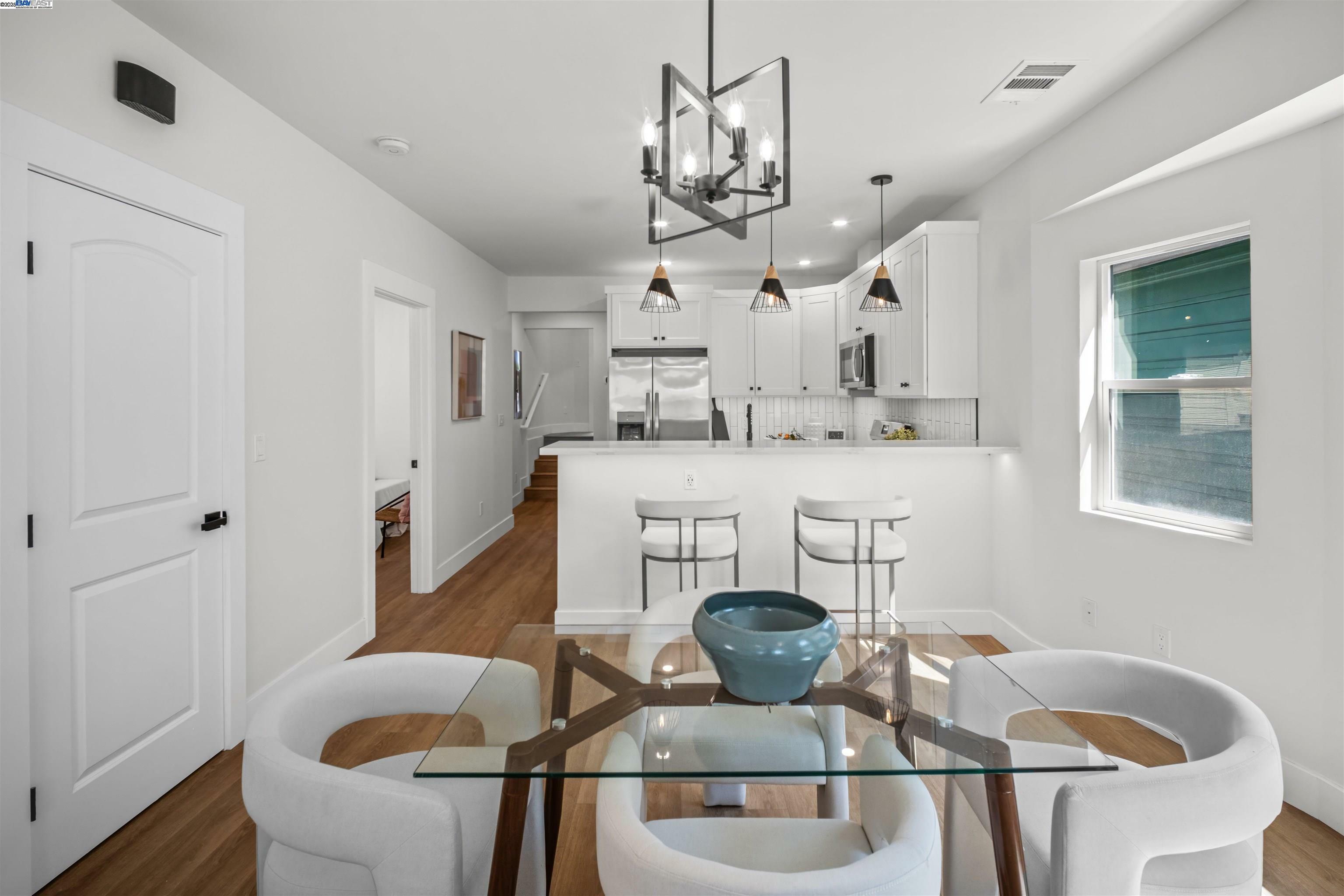 Property Photo: 1564 Bridge Ave CA 94601