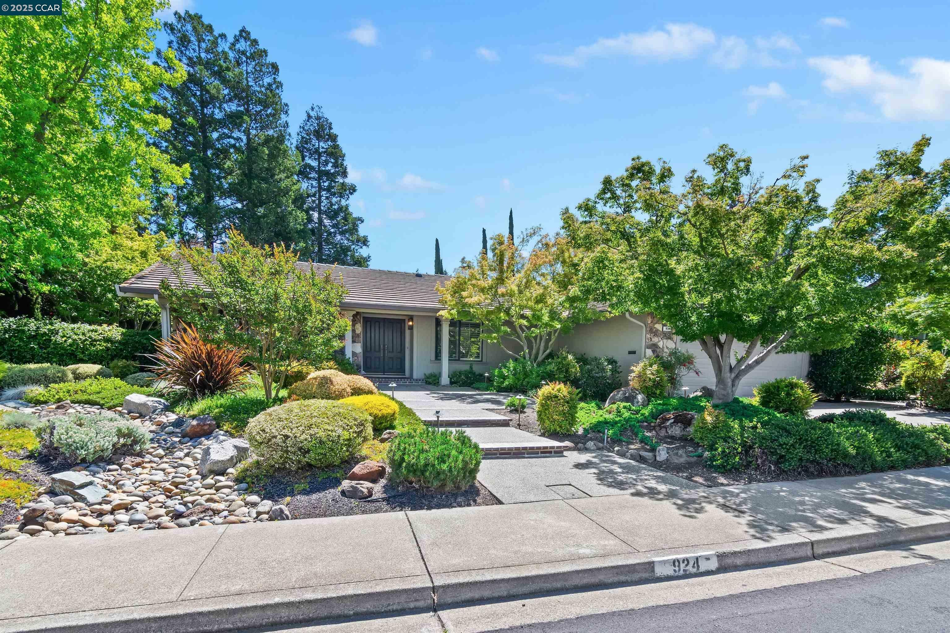 Property Photo: 924 Cheyenne Dr CA 94598