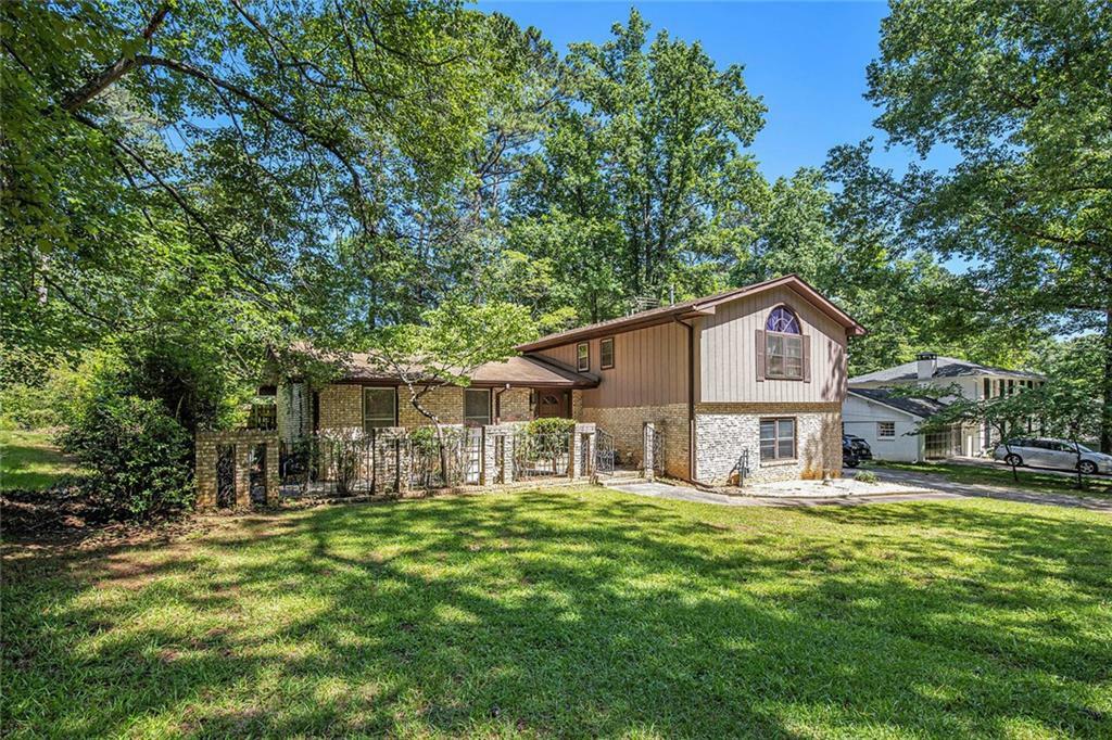 Property Photo: 5491 Valley Brook Road Southeast Road SE GA 30126