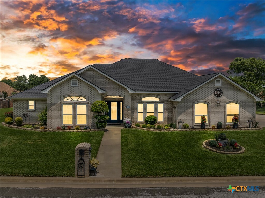Property Photo: 5003 Lakeshore Drive TX 76543