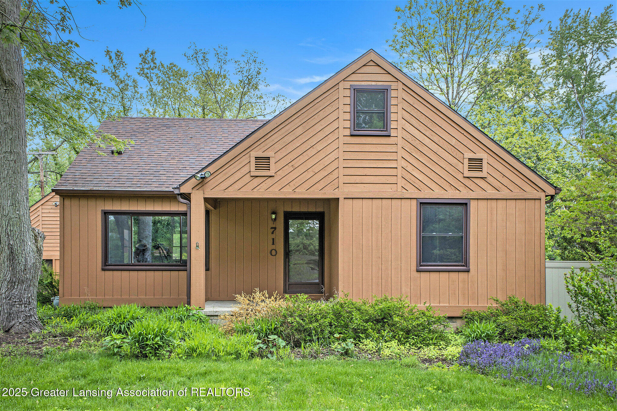 Property Photo: 710 Gainsborough Drive MI 48823