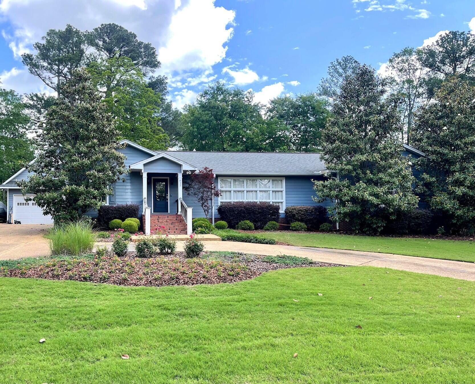 Property Photo: 822 Pine Circle MS 39759