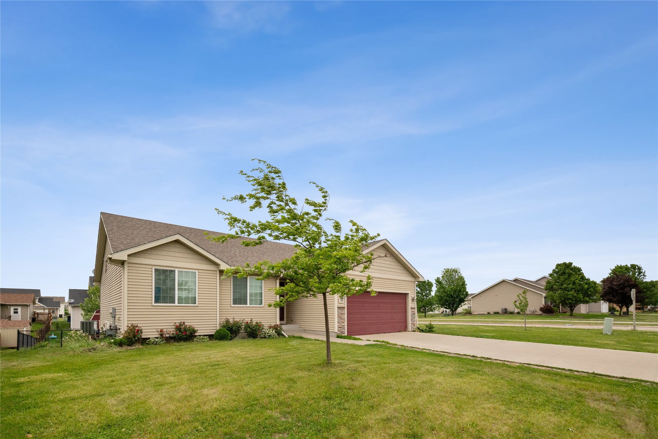 Property Photo: 725 SE Pleasant View Drive IA 50263