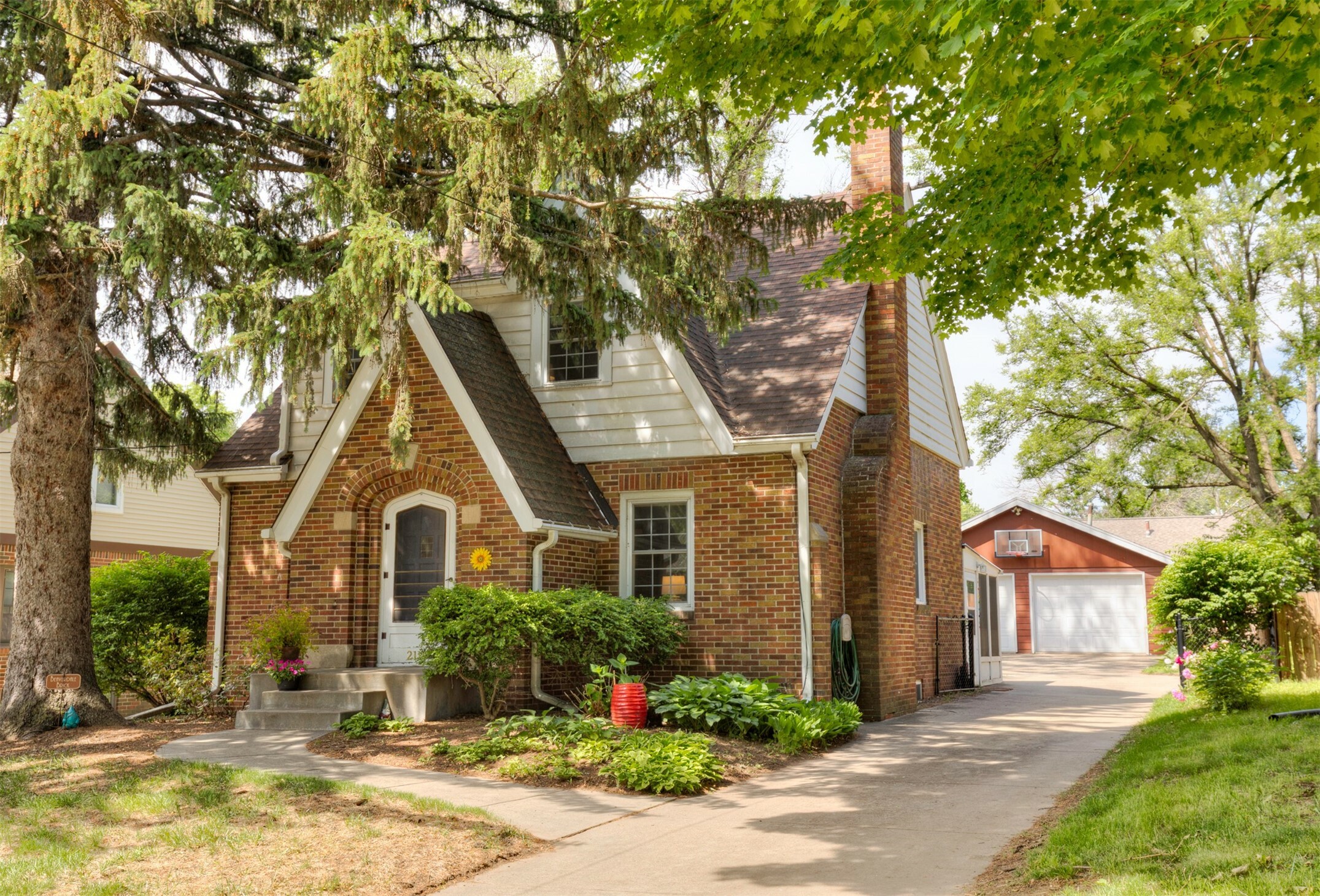 Property Photo: 2118 34th Street IA 50310