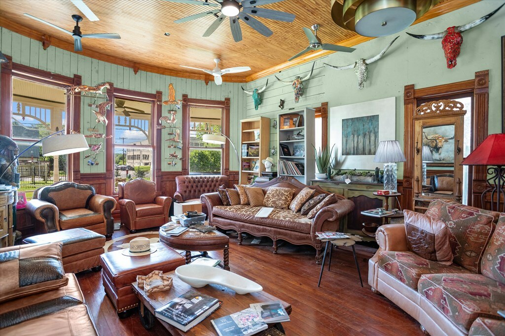 Property Photo: 310 N Mound TX 75961