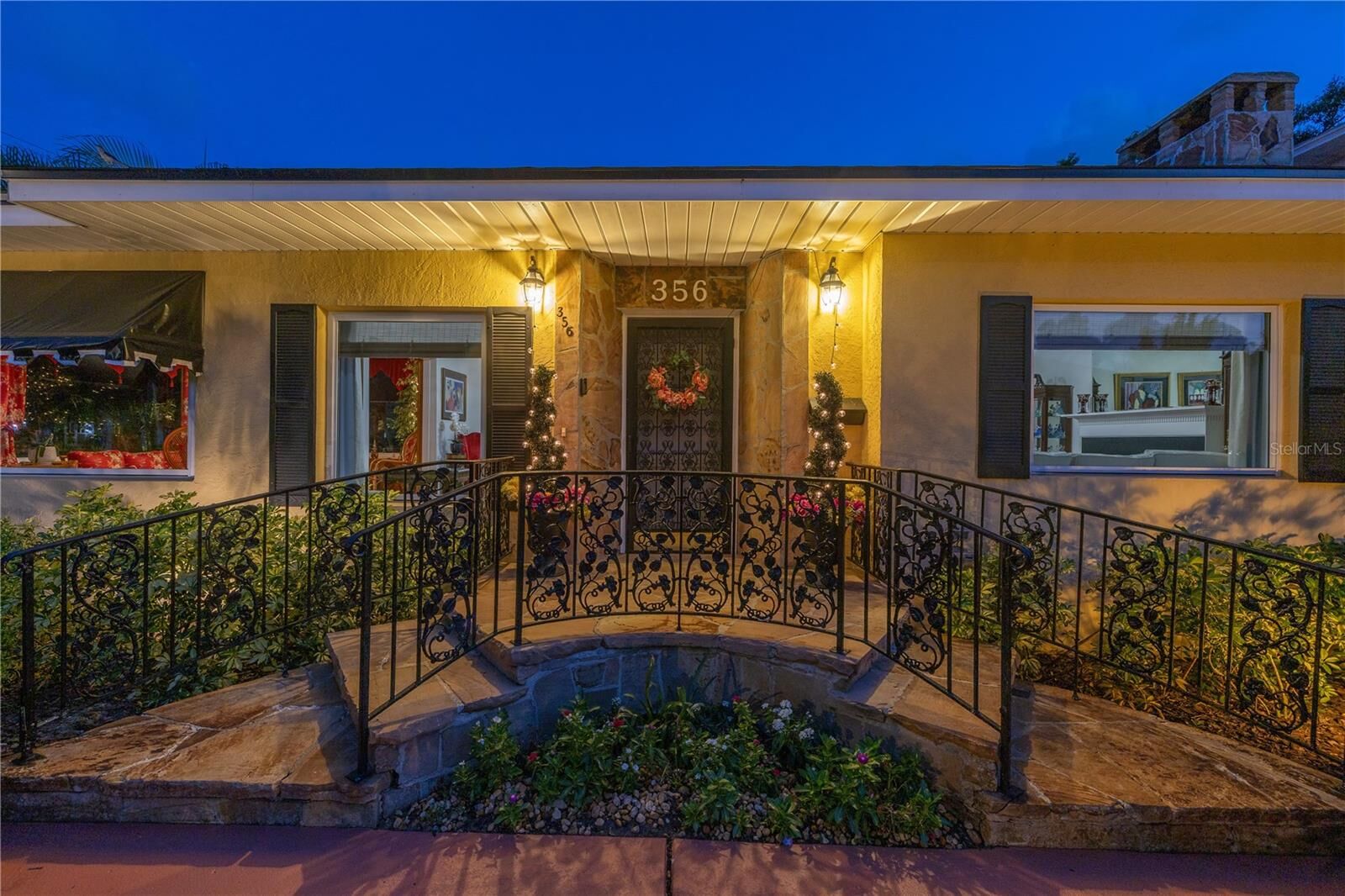 Property Photo:  356 20th Avenue NE  FL 33704 