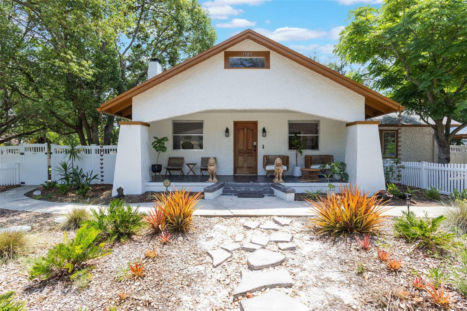 Property Photo: 1505 Magnolia Avenue FL 32771