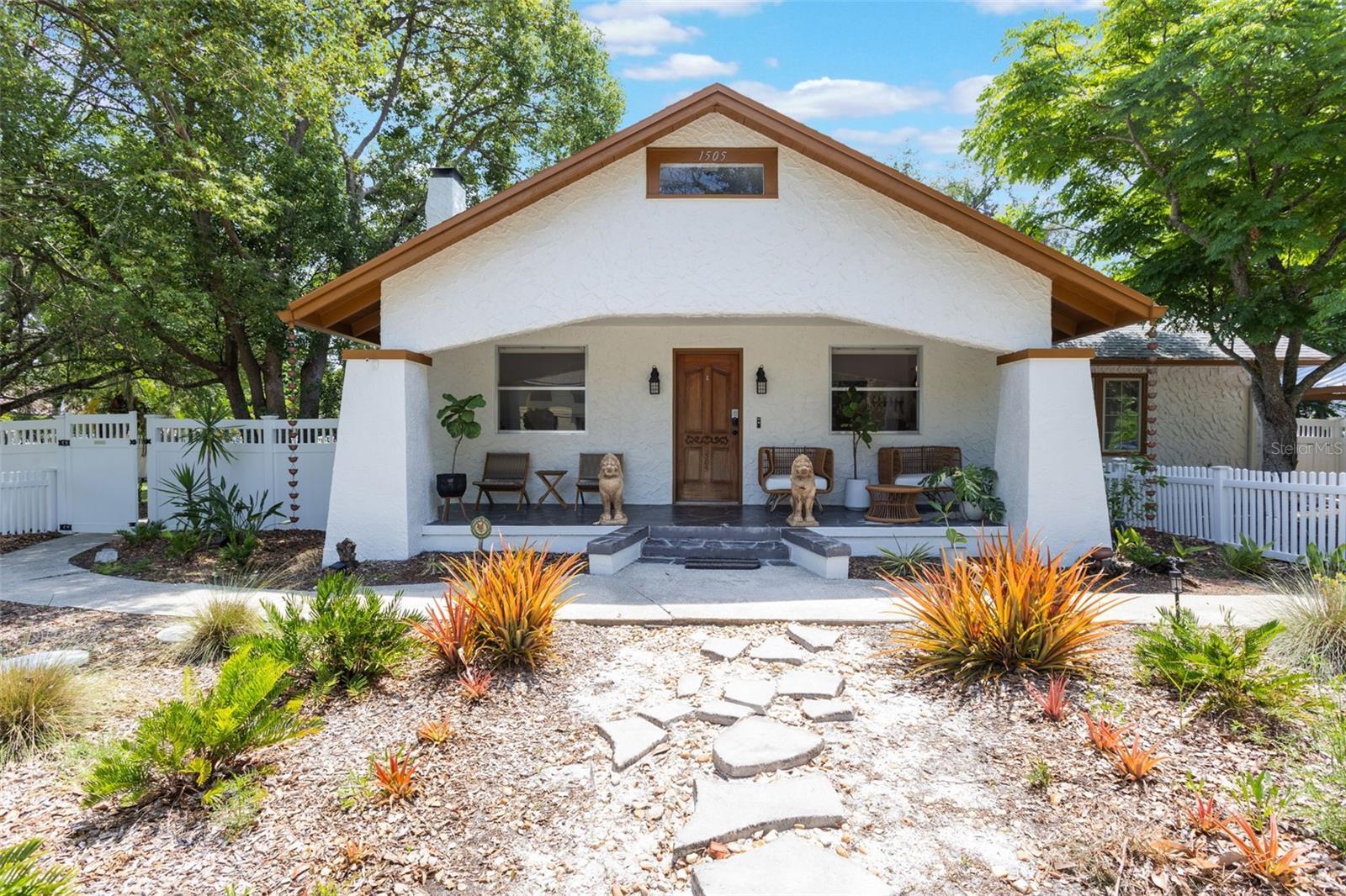 Property Photo:  1505 Magnolia Avenue  FL 32771 