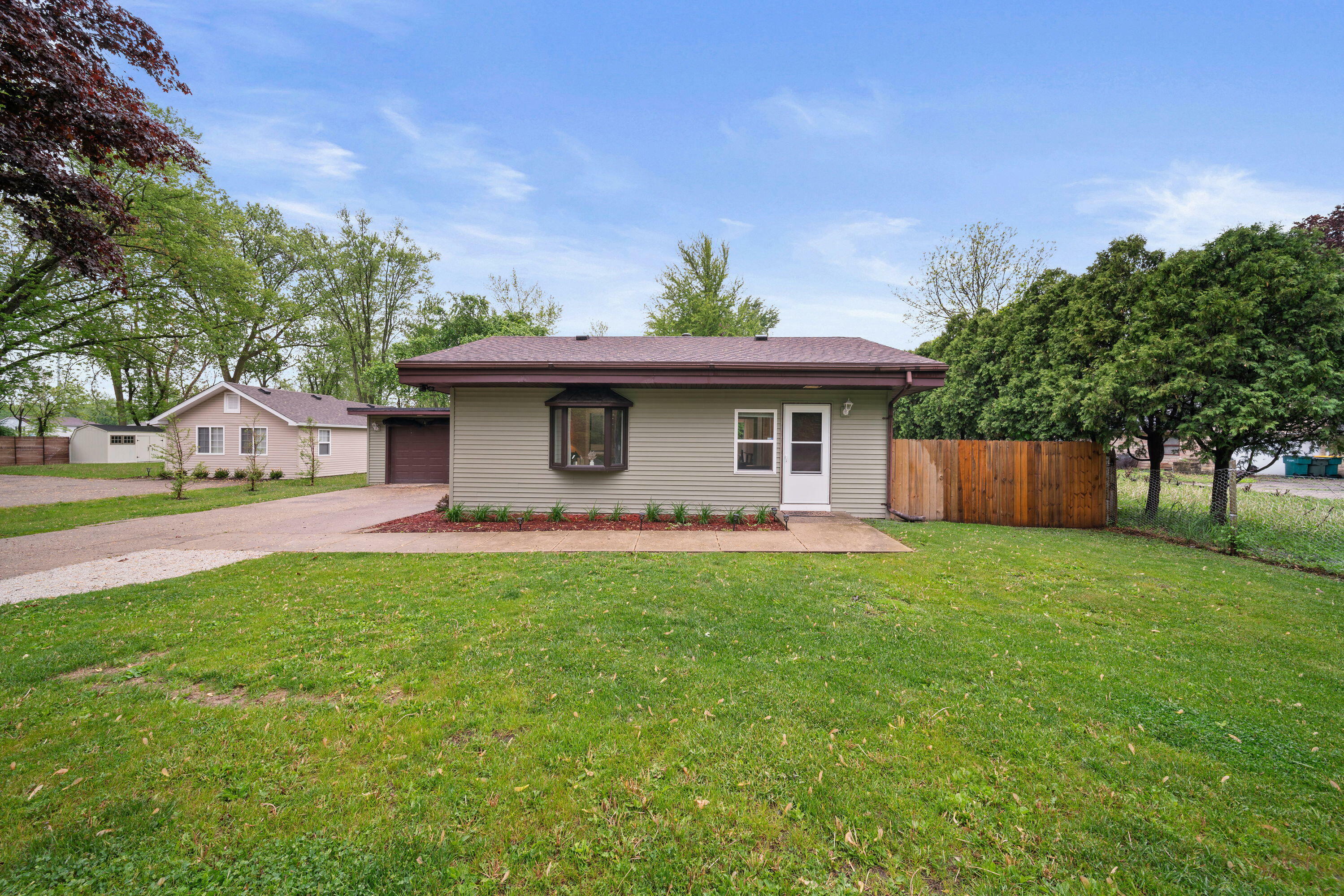 Property Photo:  W865 Pell Lake Dr  WI 53128 