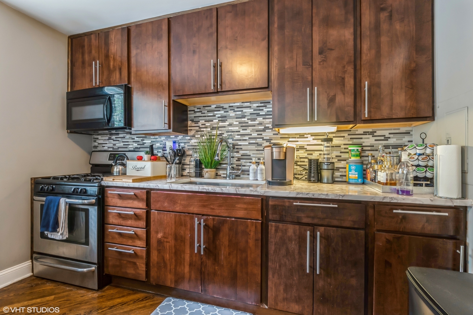 Property Photo: 6819 N Seeley Avenue 2A IL 60645